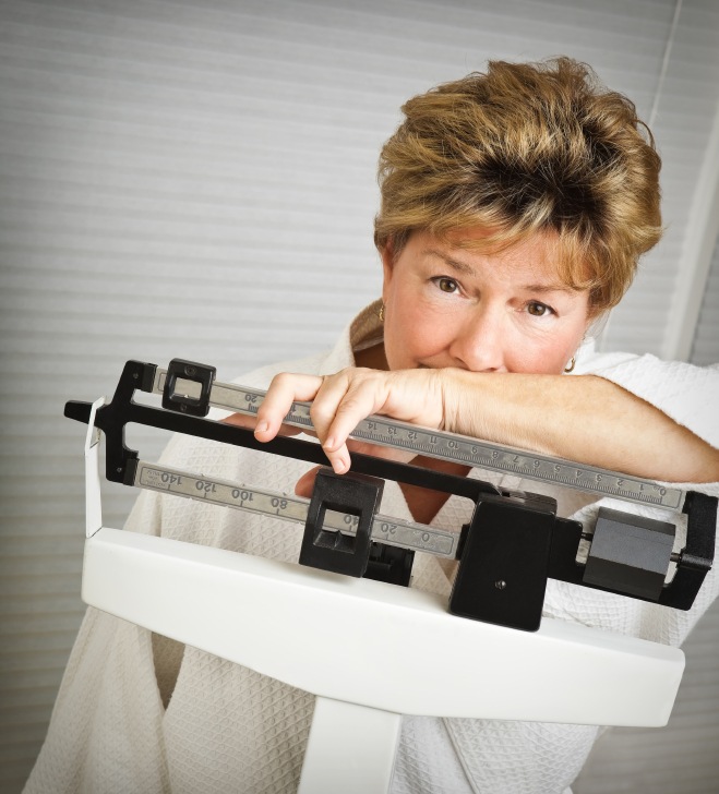 Lady_on_scales_disgustedSmall